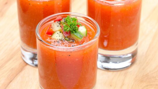 Gaspacho de pastèque, tomate et basilic : la soupe froide ultra fraîche de l’été